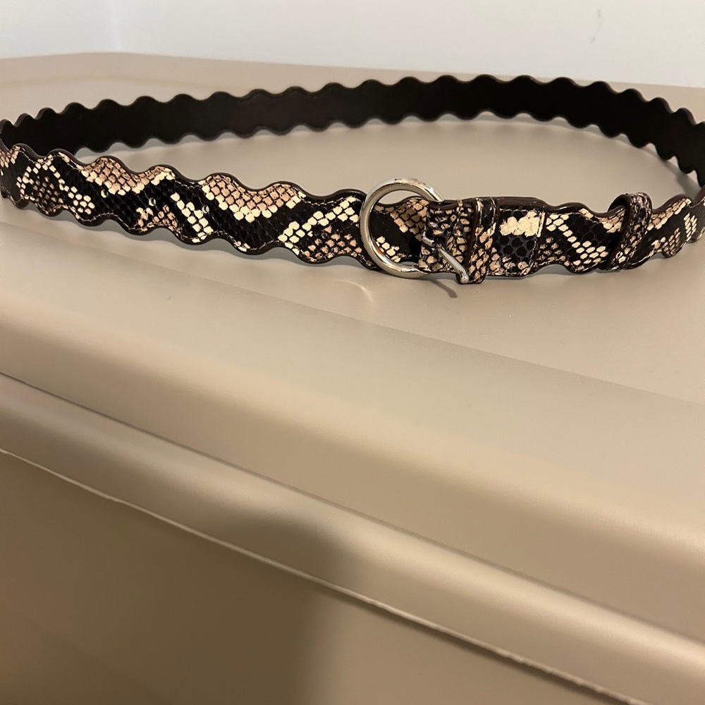 Loeffler Randall M/L belt - snakeskin scalloped